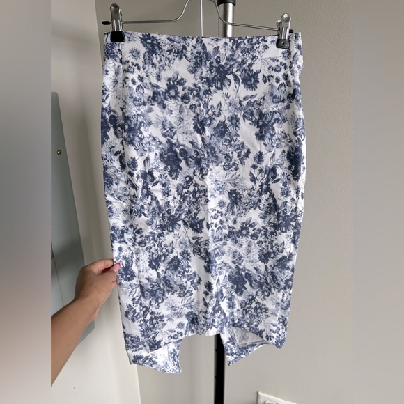 Akira pencil skirt - Picture 1 of 3